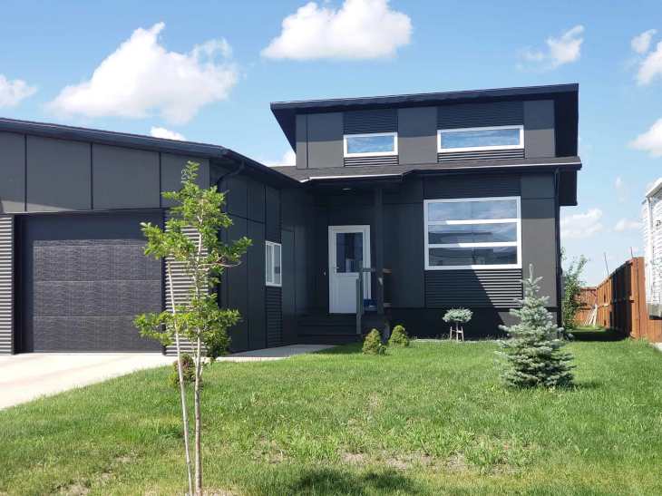 Pros and Cons of the Black Windows Trend